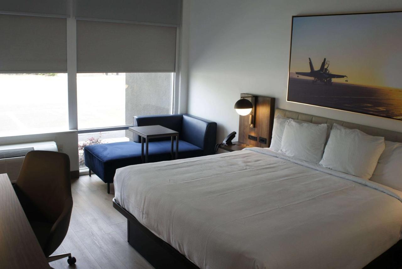 La Quinta Inn & Suites By Wyndham Manchester - Arnold Afb 외부 사진