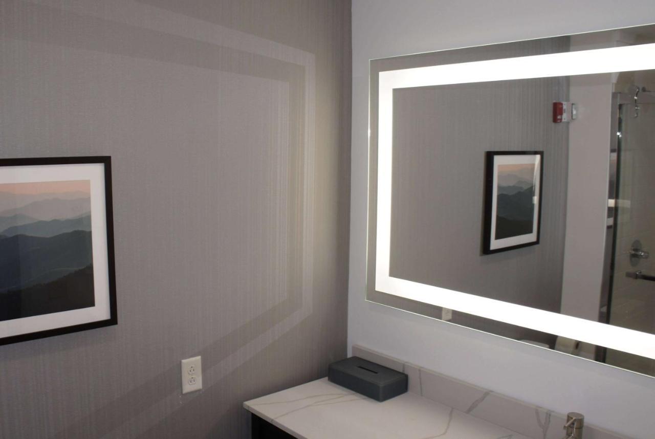 La Quinta Inn & Suites By Wyndham Manchester - Arnold Afb 외부 사진