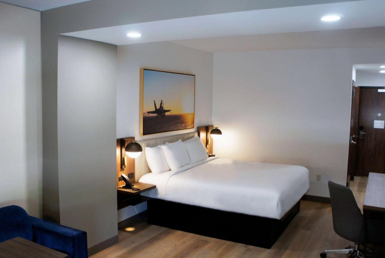 La Quinta Inn & Suites By Wyndham Manchester - Arnold Afb 외부 사진